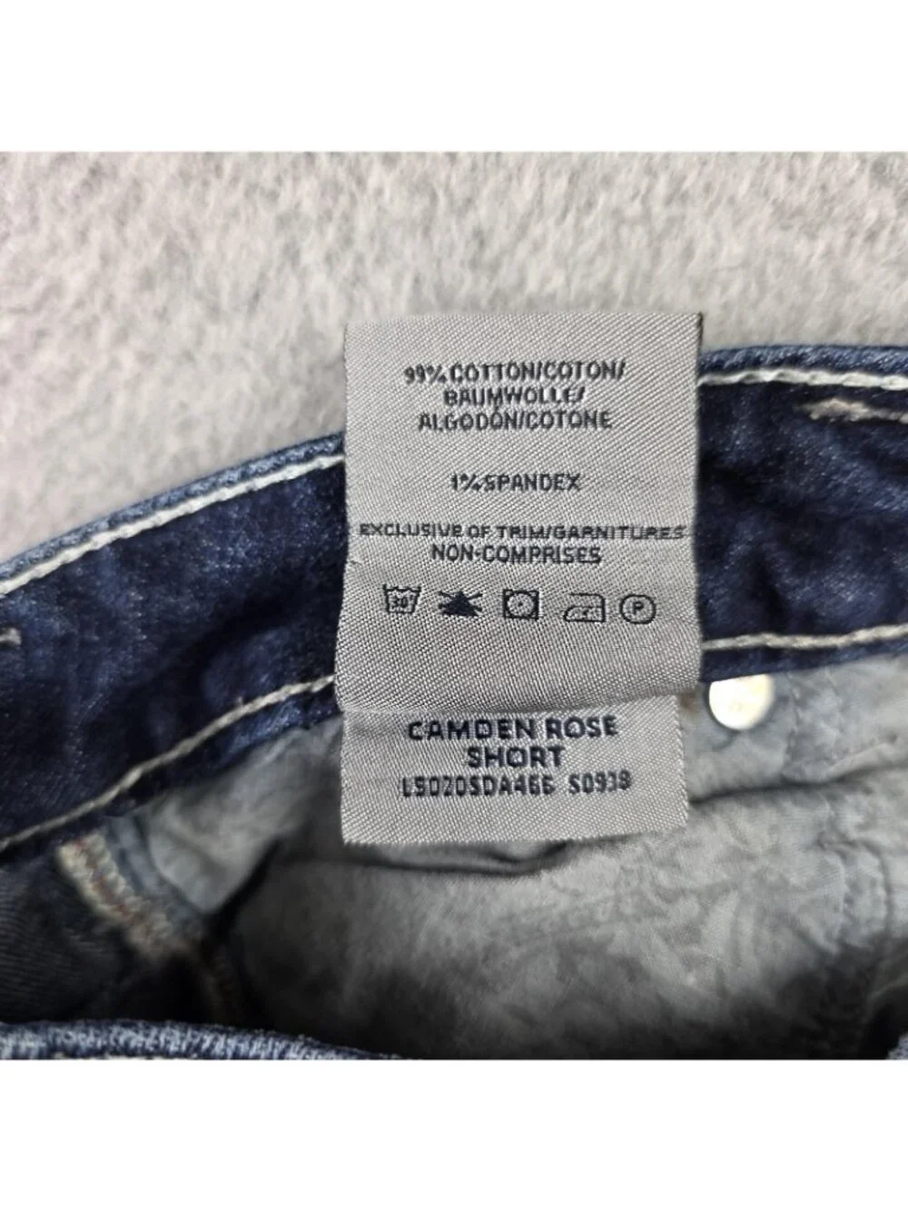Silver Jeans Camden Rose Shorts Womens 24 Blue Distressed Cuffed Stretch Denim
